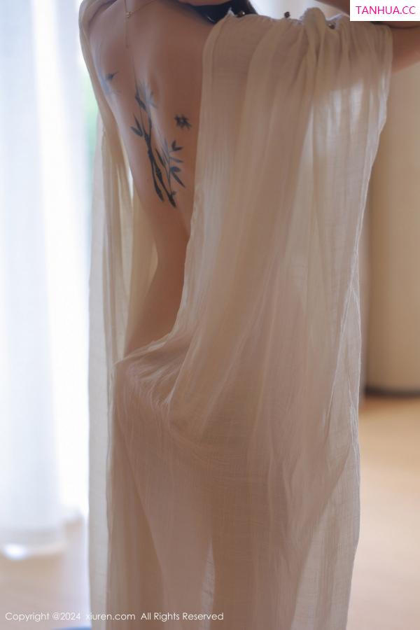   [XiuRen]高清写真图 2024.07.11 No.8842 夏竹 性感美腿第35张图片